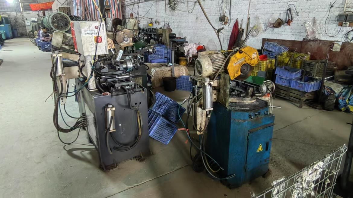 Metal cutting workstation
