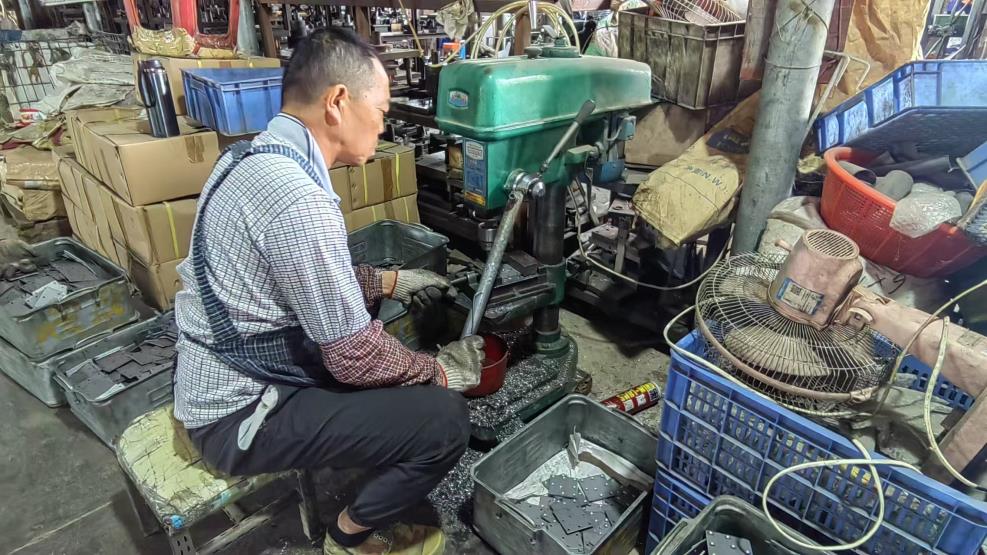 Multi-head drilling machine